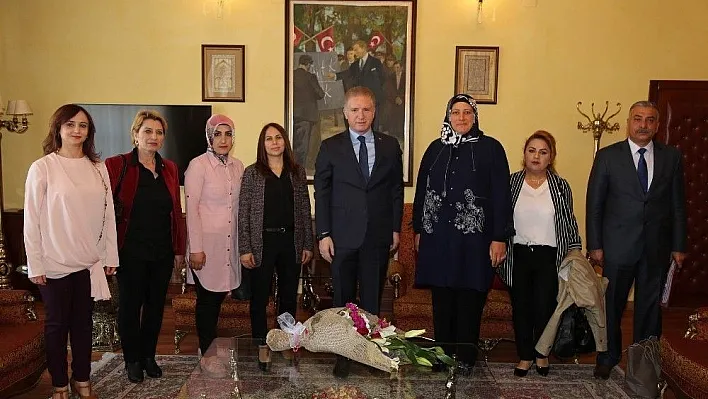 Şarkışla Kızılay yönetiminden Vali Gül'e ziyaret
