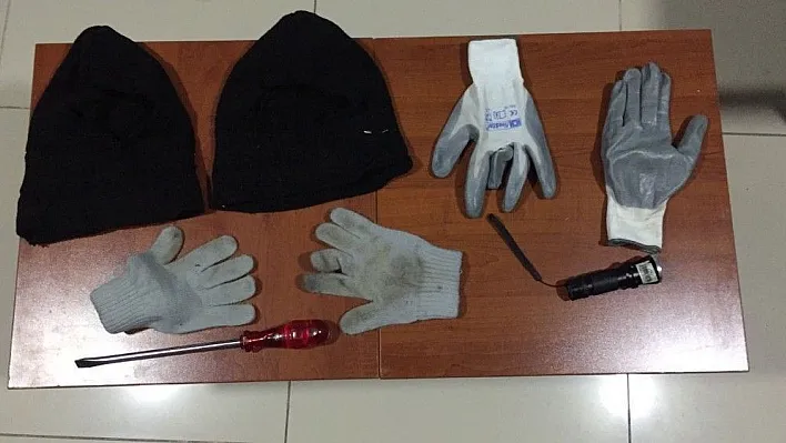 İşyerinde çelik kasayı patlatan hırsızlar yakalandı
