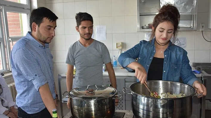 Kahta MYO öğrencilerine ziyafet eğimi
