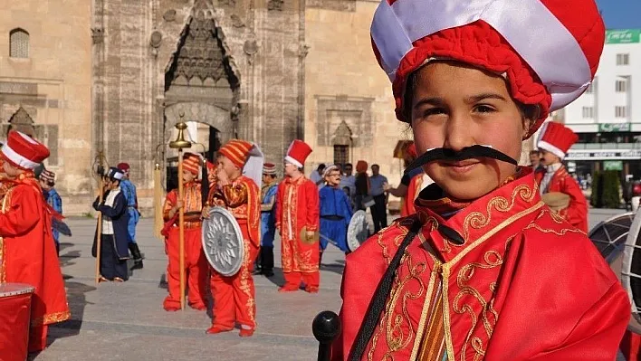 Miniklerin Mehter Takımı büyüledi
