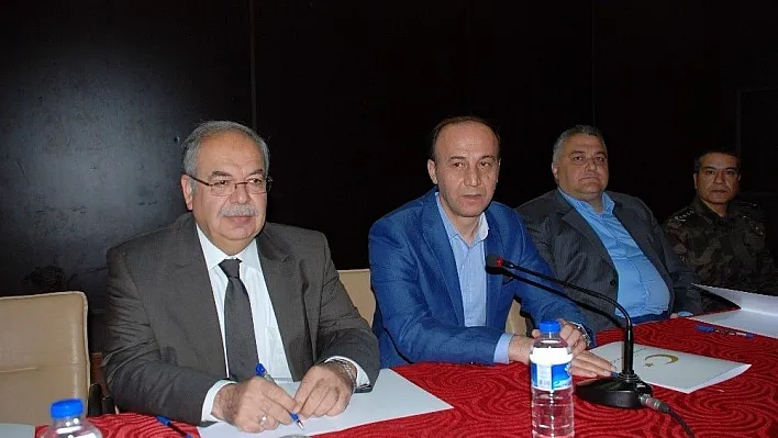 Vali Erin, halkla buluşarak sorunları dinledi
