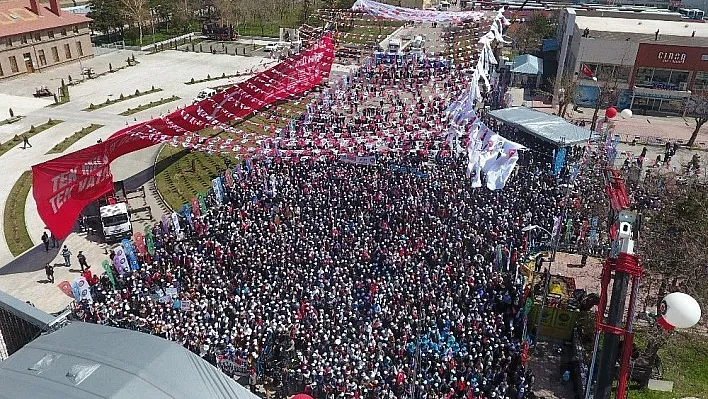 Erzurum'da 1 Mayıs coşkusu havadan görüntülendi
