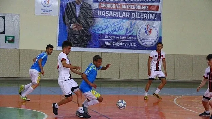 Futsal gençler yarı final müsabakaları başladı
