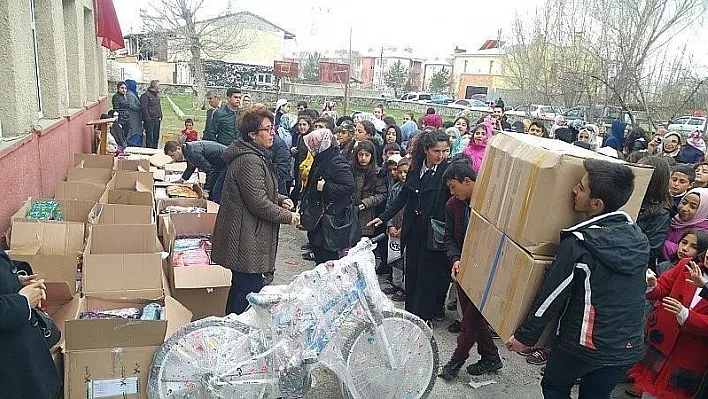 Öğrencilerin hayalindeki hediyeler, İstanbul'dan geldi
