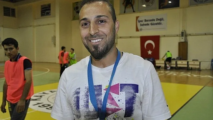 Beden eğitimi öğretmeninden büyük fedakarlık
