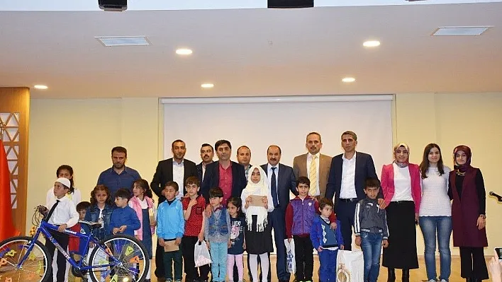 Genç'te güzel 'sure' okuyan öğrenciler ödüllendirildi
