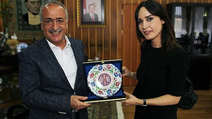 Nazlı Çelik, Atatürk Üniversitesinde söyleşide bulundu
