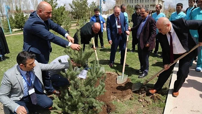 15 Temmuz Şehitleri için fidanlar dikildi
