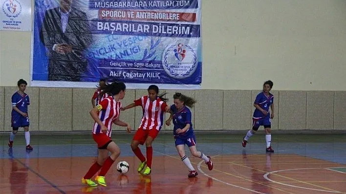 Futsal gençler yarı final müsabakaları tamamlandı
