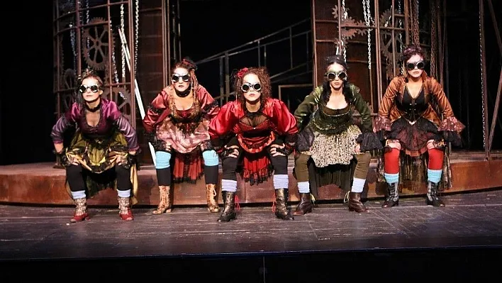 SDT, 'Lysistrata' ile İzmir'de perde açacak
