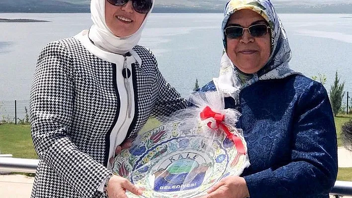 Bakan Tüfenkci'nin eşinden şehit ailelerine ziyaret
