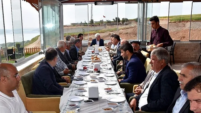 Belediye Başkanı Toprak muhtarlara teşekkür etti
