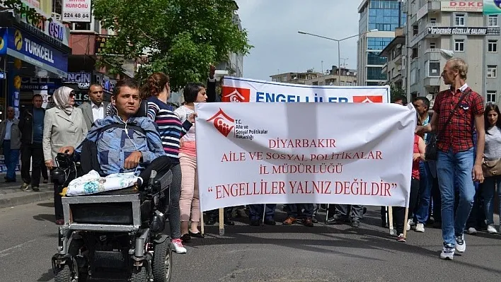 Diyarbakır'da Engelliler Haftası yürüyüşü
