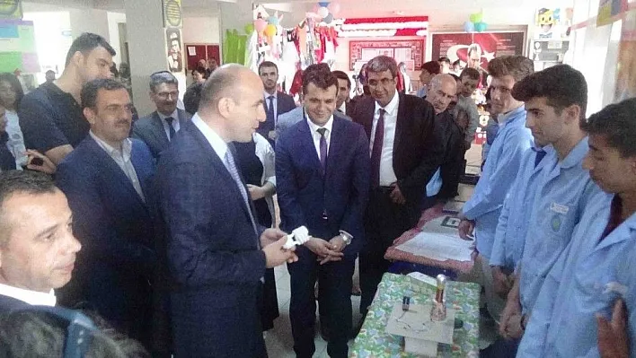 Kulp Çok Programlı Anadolu Lisesi'nde TÜBİTAK 4006 Bilim Fuarı açılışı yapıldı
