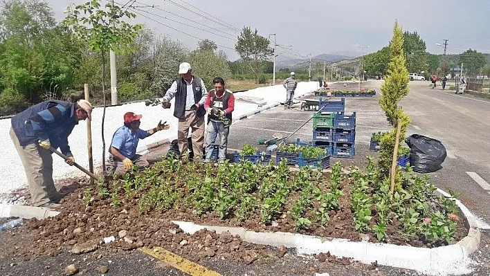 Gölbaşı ilçesinde peyzaj çalışmaları devam ediyor
