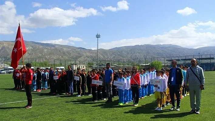 Okul sporları futbol yarı final müsabakaları başladı
