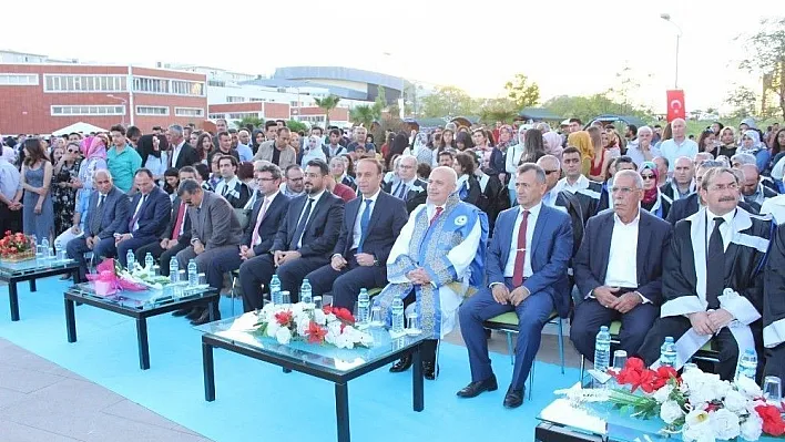 Adıyaman Üniversitesinde mezuniyet coşkusu
