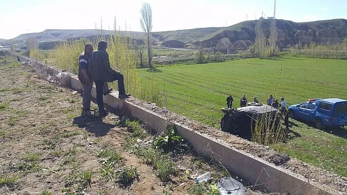 Horasan'da askeri zırhlı araç kaza yaptı: 3 asker yaralı
