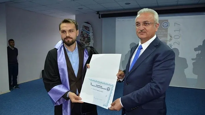 Erzincan Üniversitesi akademik bilim ve sanat ödülleri sahiplerini buldu
