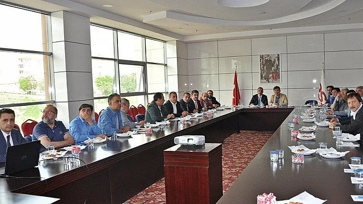 Kazakistan Büyükelçisi Elazığlı iş adamlarıyla bir araya geldi