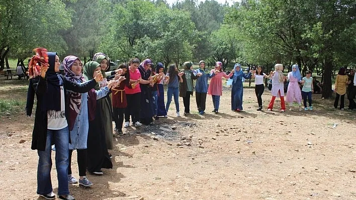 Öğrenciler ile polisler piknikte buluştu
