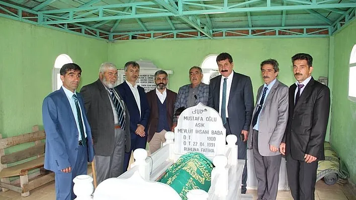 Oltulu Aşık Mevlüt İhsani mezarı başında anıldı
