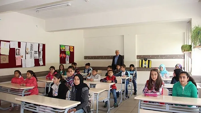Oltulu öğrenciler Siyar Nebi bilgi yarışmasında ter döktüler
