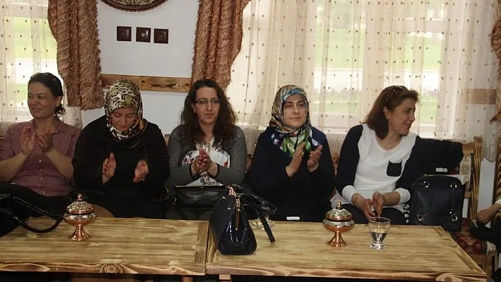 Şehit anneleri Erzincan Belediyesi tarafından yılın annesi ilan edildi
