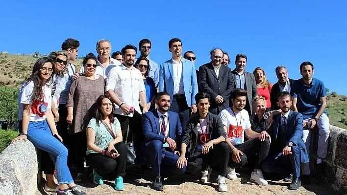 Sinema sanatçıları Çemişgezek'i gezdi
