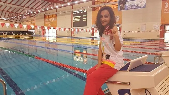 Engelliler yüzme branşında bronz madalya kazandı
