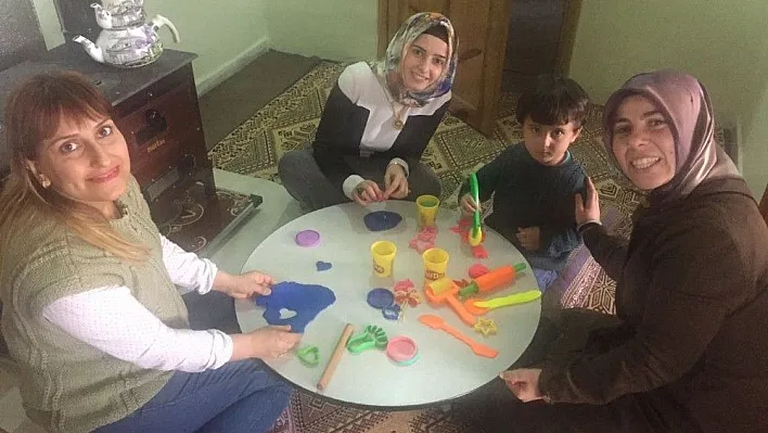 Kemah'ta 'Okulum Uzakta Öğretmenim Yanımda' Projesi hayata geçti
