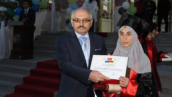 Oltu Anadolu Lisesi'nde mezuniyet coşkusu
