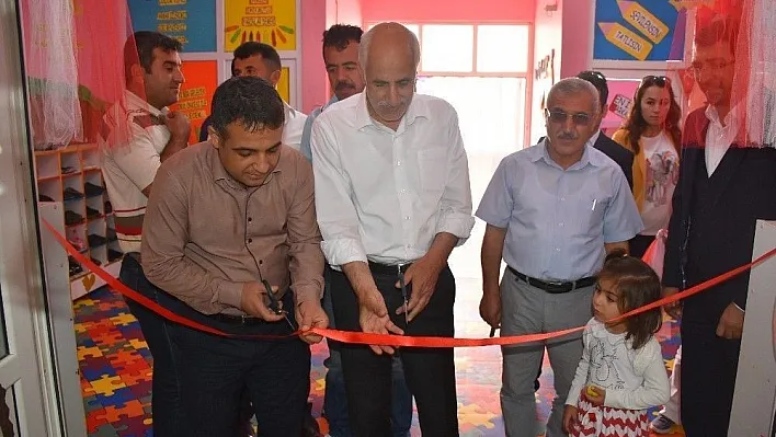 Sabiha Gökçen Anaokulunda yılsonu resim sergisi
