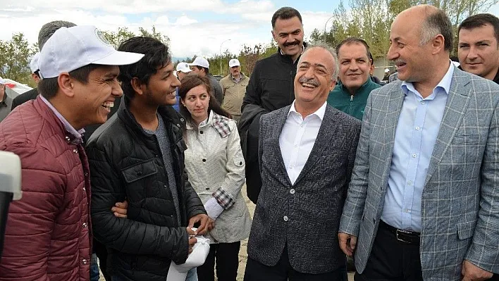 Atatürk Üniversitesi'nden 1. Uluslararası Öğrenci Şöleni
