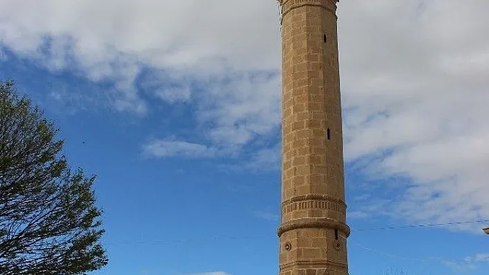 Proje değişikliği minareyi öksüz bıraktı
