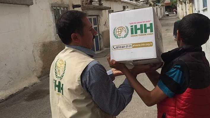 İHH Adıyaman'da Ramazan kumanyası dağıtımına başladı
