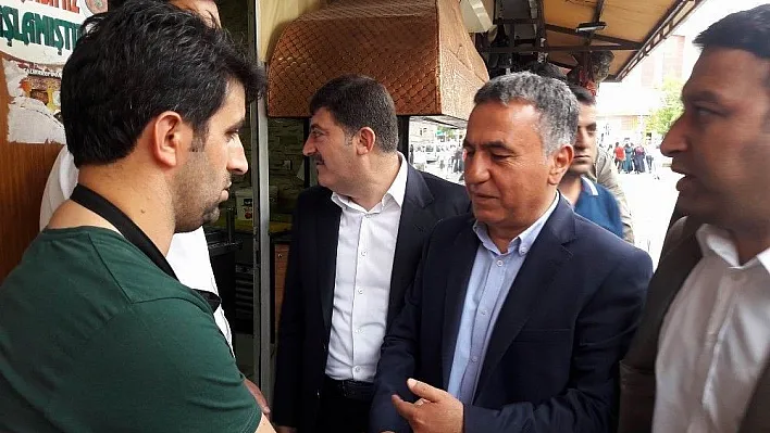 AK Parti teşkilatından Sur esnafına ziyaret
