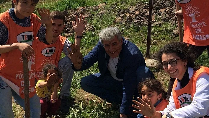 Öğrenciler fidan dikip, okuma etkinliğine katıldı
