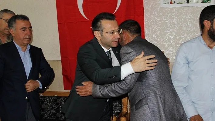 Vali Aksoy'dan şehit ailesine taziye ziyareti
