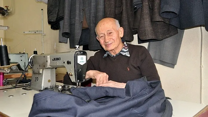 Bıkmadan usanmadan 66 yıldır aynı işi yapıyor
