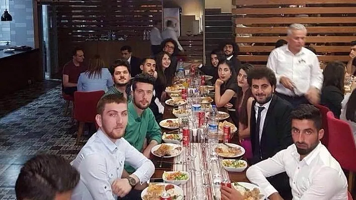 Eczacı öğrenciler yılsonu partisinde eğlendi
