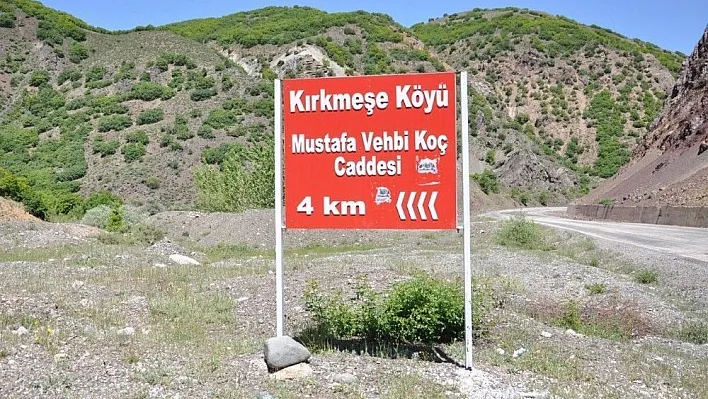 Tunceli'de bir köyde, merhum iş adamı Koç'un ismi caddeye verildi
