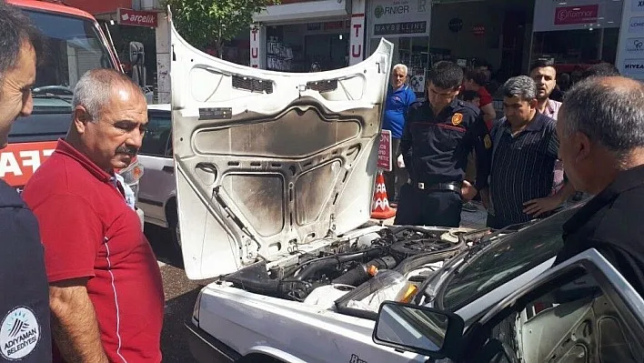 Seyir halindeki otomobil alev aldı

