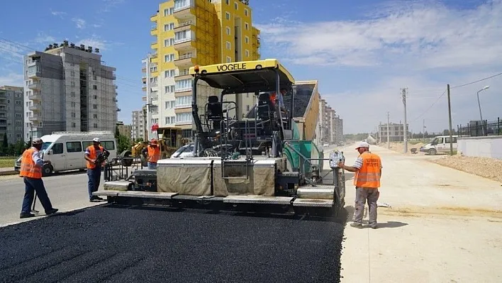 3. Çevre Yolunun batı kısmında asfalt ve kaldırım çalışması yapılıyor
