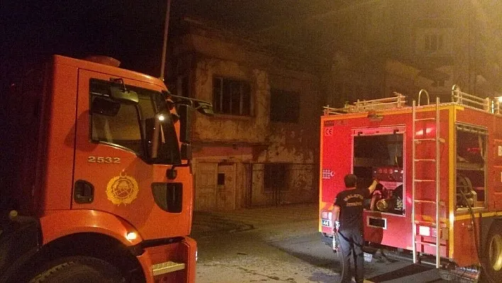 Metruk evde çıkan yangın korkuttu
