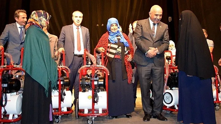 Milletvekili Ilıcalı'dan Hınıslı çiftçiye anlamlı destek
