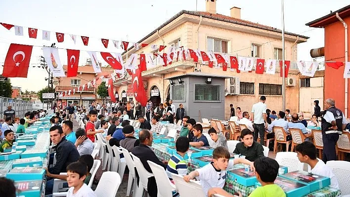 Onikişubat Belediyesi'nden kardeş belediyeye özel iftar
