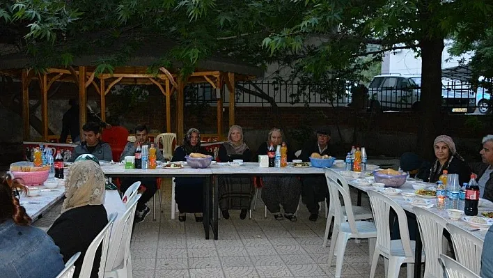 Tut Kaymakamı Aksu şehit yakınları ve gazilerle iftarda buluştu
