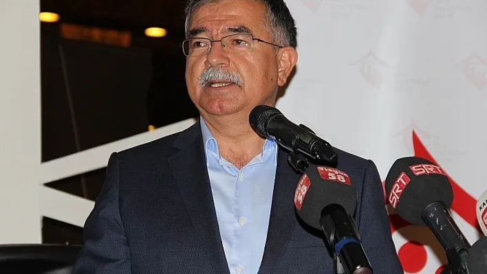 Bakan Yılmaz, şehit aileleri ve gaziler ile iftarda buluştu
