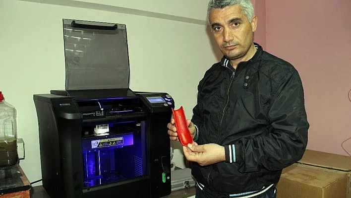 3D yazıcı ile hayvanlar için protez bacak üretti
